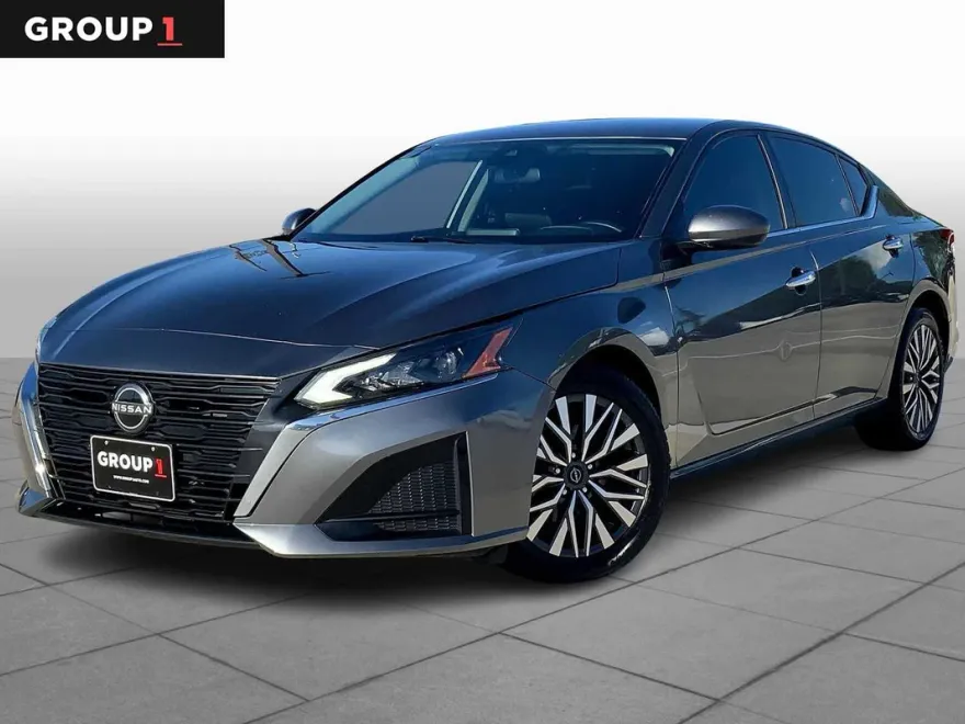 2023 Nissan Altima 2.5 SV photo 1