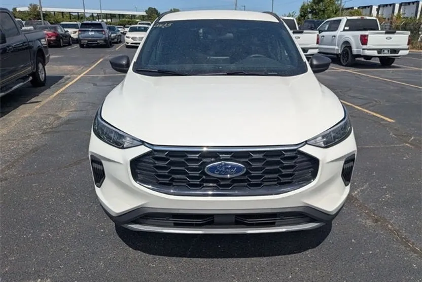 2025 Ford Escape ST-Line photo 1