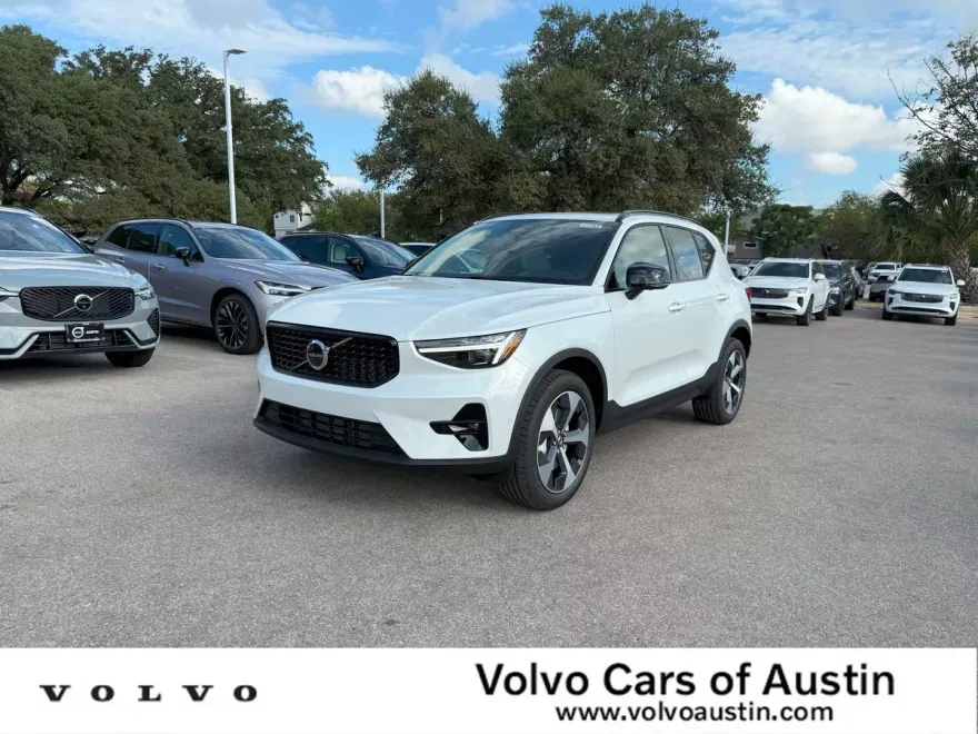 2026 Volvo XC40 Plus photo 1