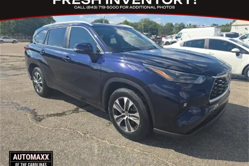 2023 Toyota Highlander XLE photo 1
