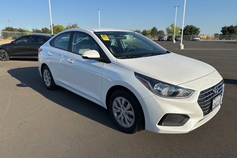 2022 Hyundai Accent SE photo 1