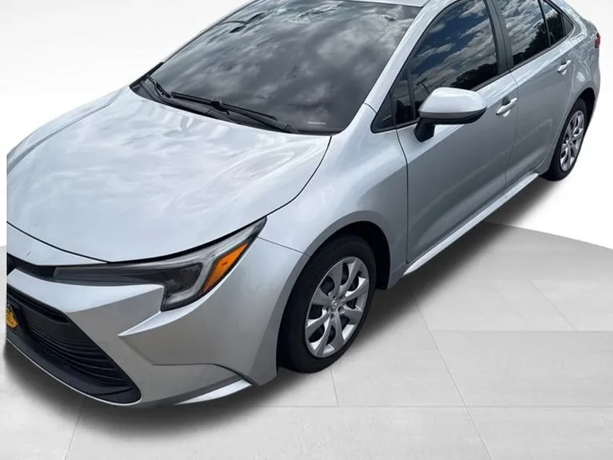 2024 Toyota Corolla Hybrid LE photo 1