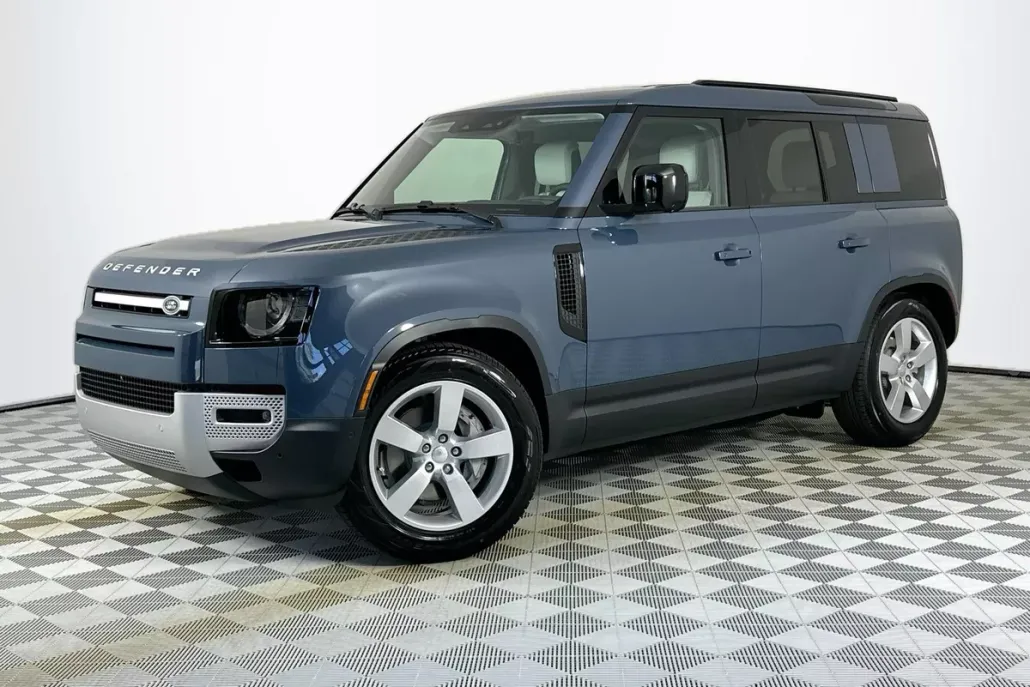 2025 Land Rover Defender 110 S photo 1