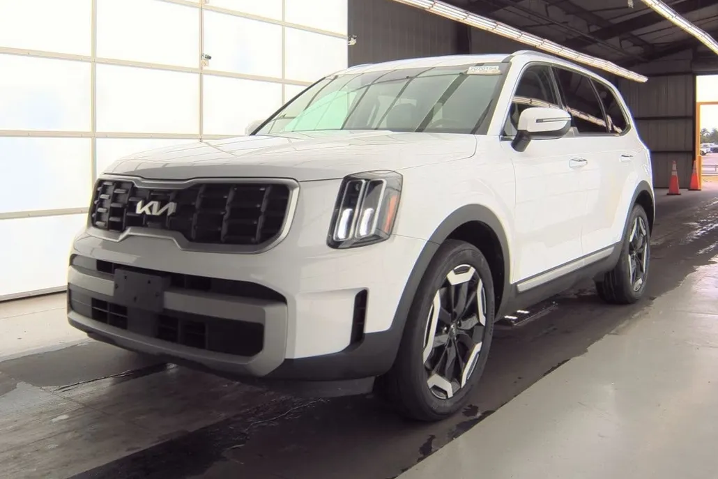 2023 Kia Telluride S photo 1