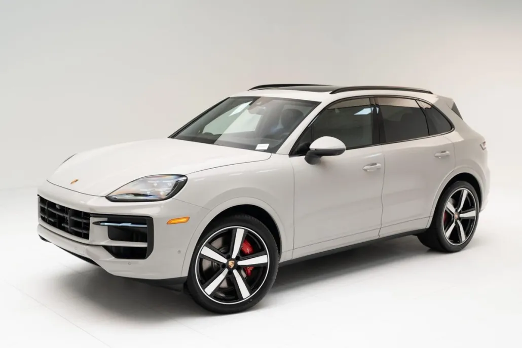 2025 Porsche Cayenne S photo 1