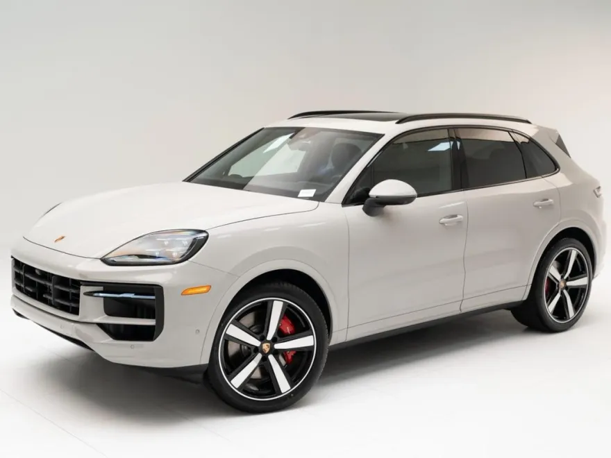 2025 Porsche Cayenne S photo 1