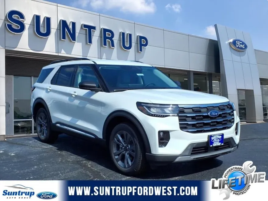 2025 Ford Explorer photo 1