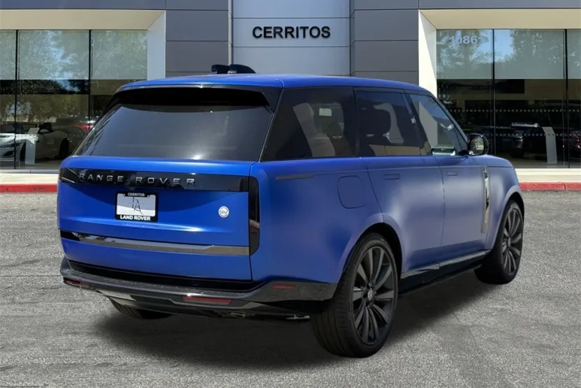 2025 Land Rover Range Rover SV photo 1