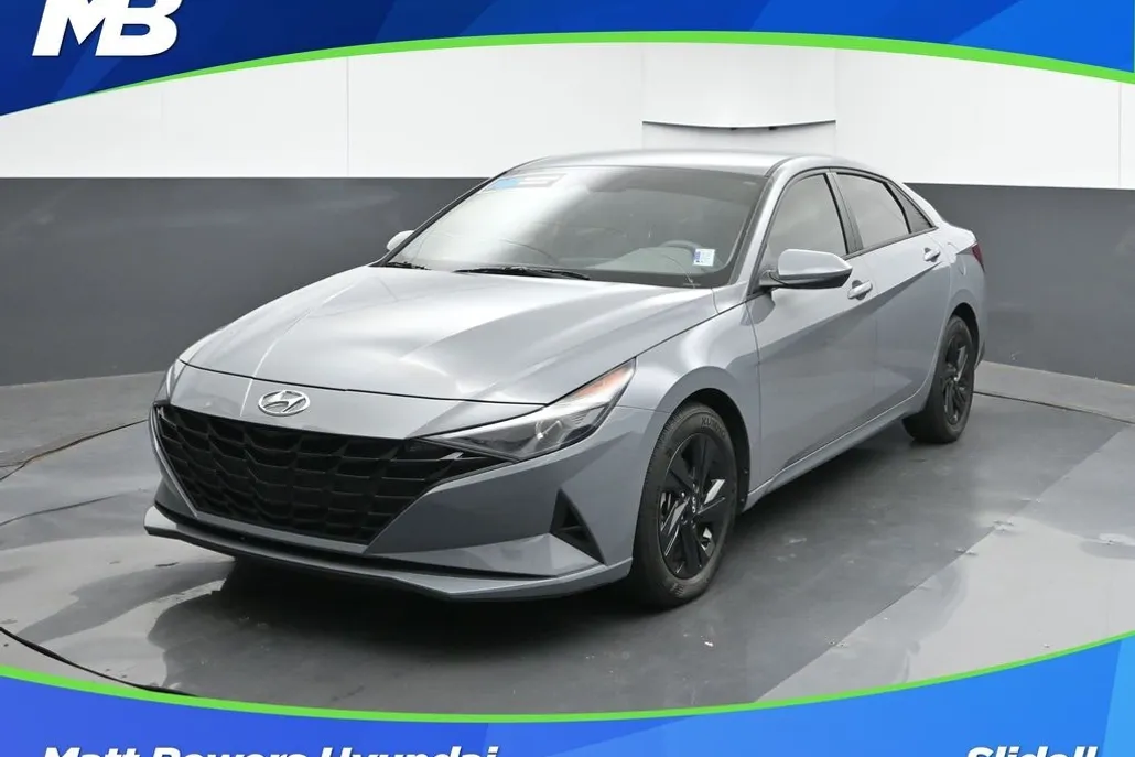 2022 Hyundai Elantra SEL photo 1