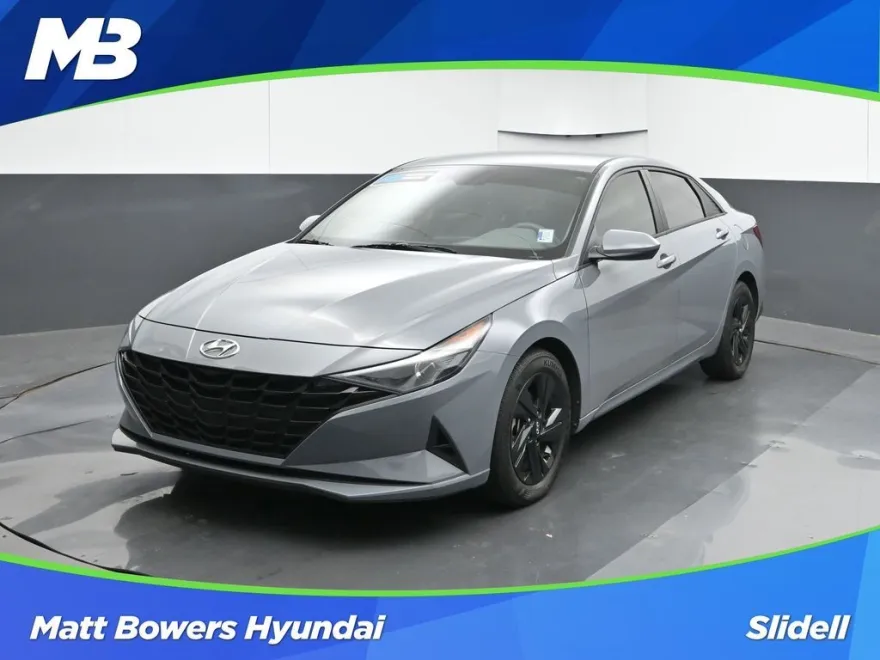 2022 Hyundai Elantra SEL photo 1