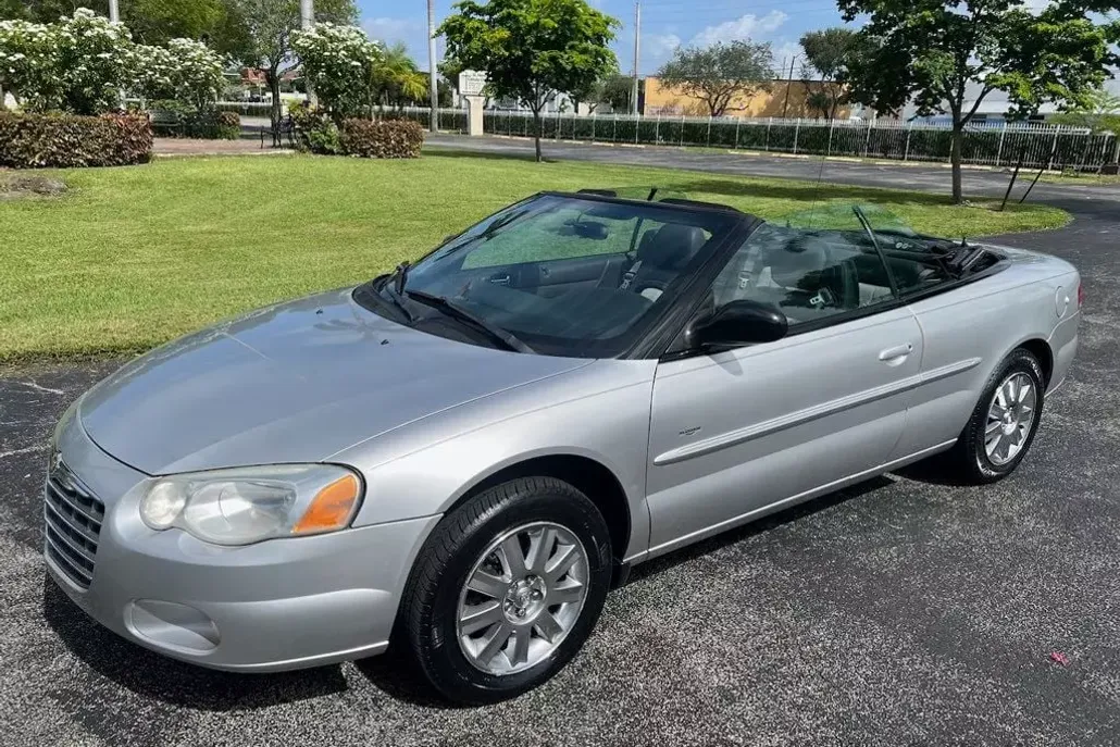 2004 Chrysler Sebring Touring photo 1
