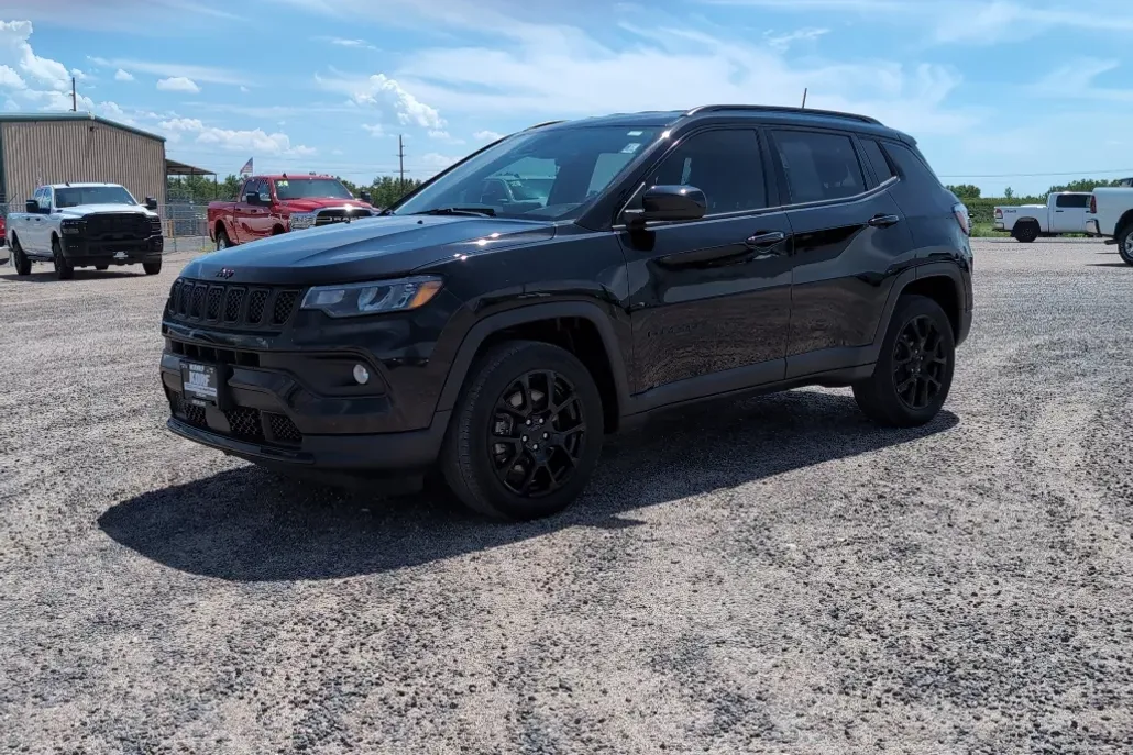 2023 Jeep Compass Altitude photo 1
