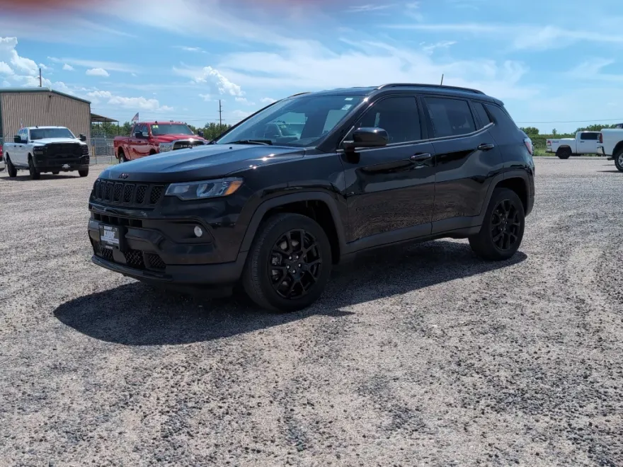 2023 Jeep Compass Altitude photo 1