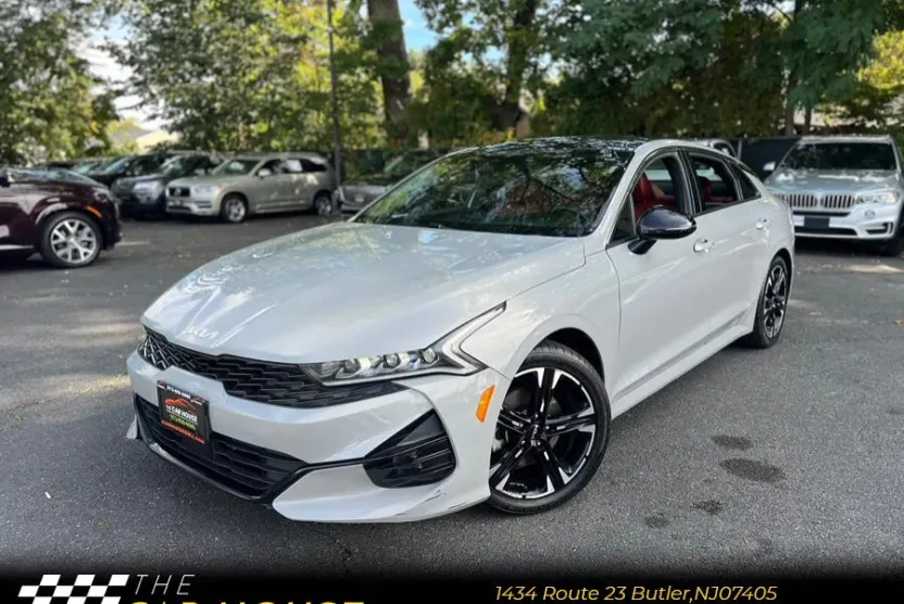 2022 Kia K5 GT-Line photo 1