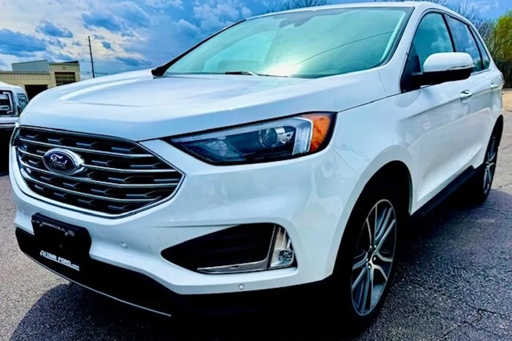2024 Ford Edge Titanium photo 1