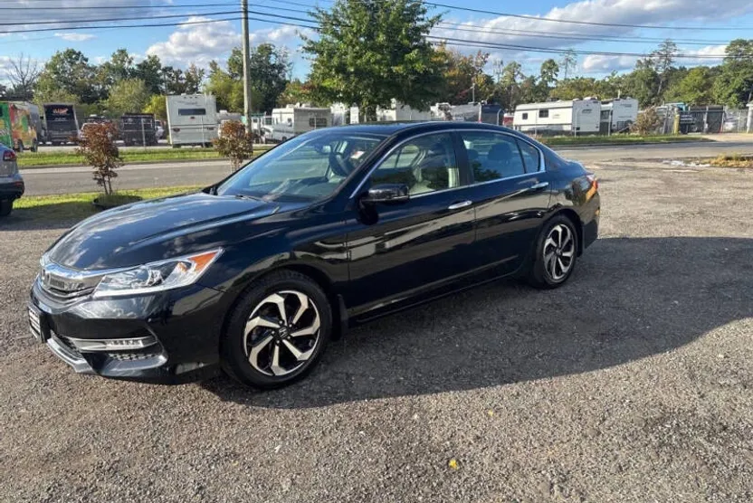 2017 Honda Accord EX-L photo 1