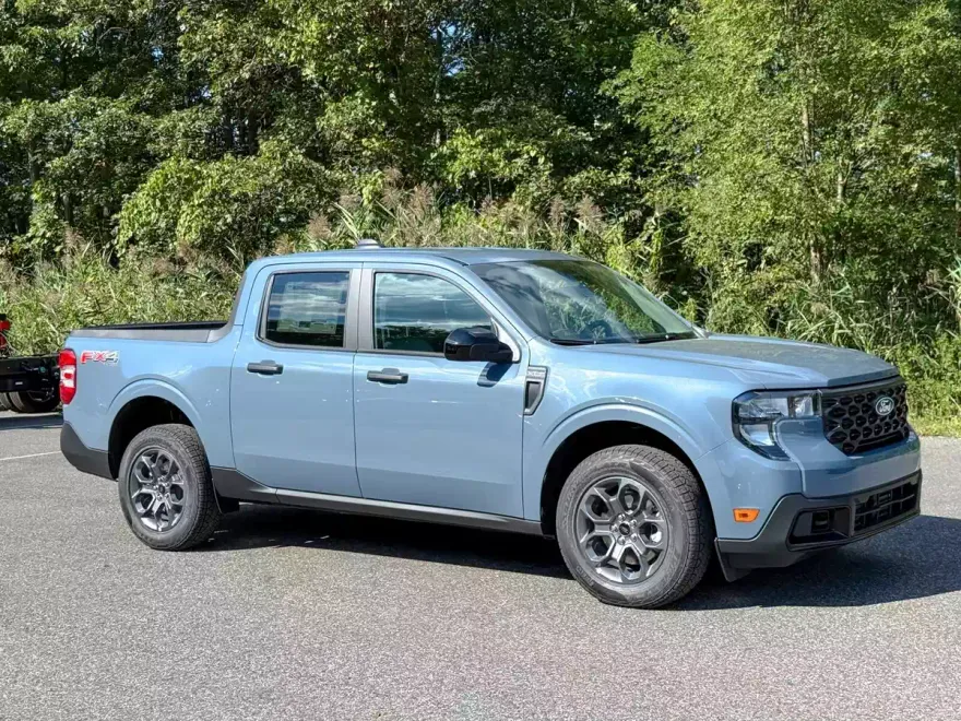2025 Ford Maverick XLT photo 1