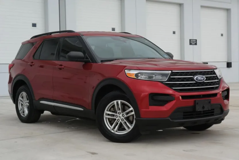 2020 Ford Explorer XLT Sport photo 1
