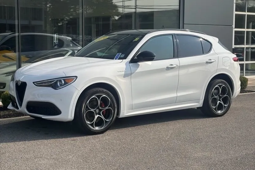 2022 Alfa Romeo Stelvio Ti Sport photo 1