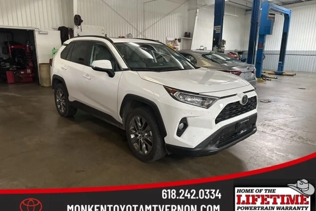 2020 Toyota RAV4 XLE Premium photo 1