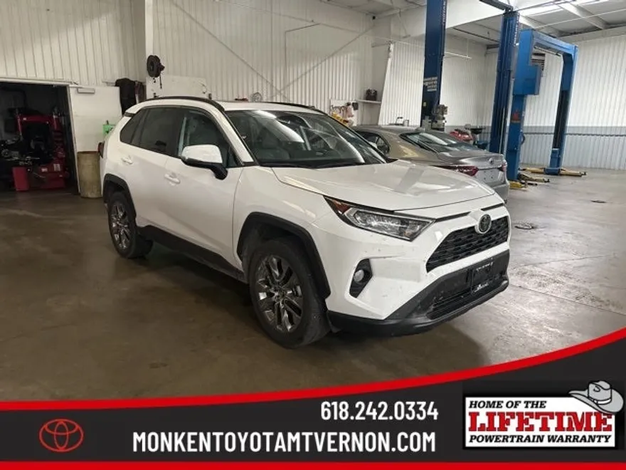 2020 Toyota RAV4 XLE Premium photo 1