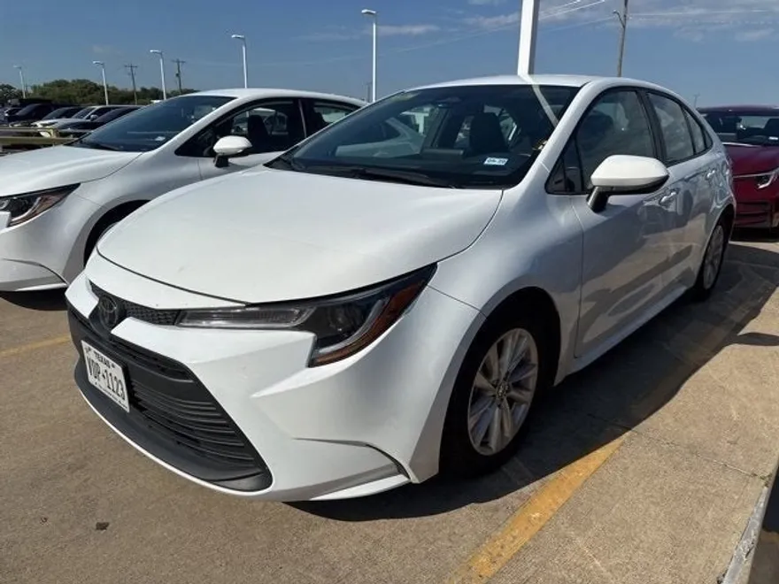 2024 Toyota Corolla LE photo 1
