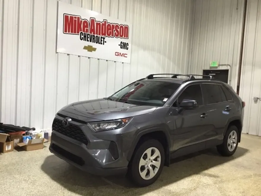 2021 Toyota RAV4 LE photo 1