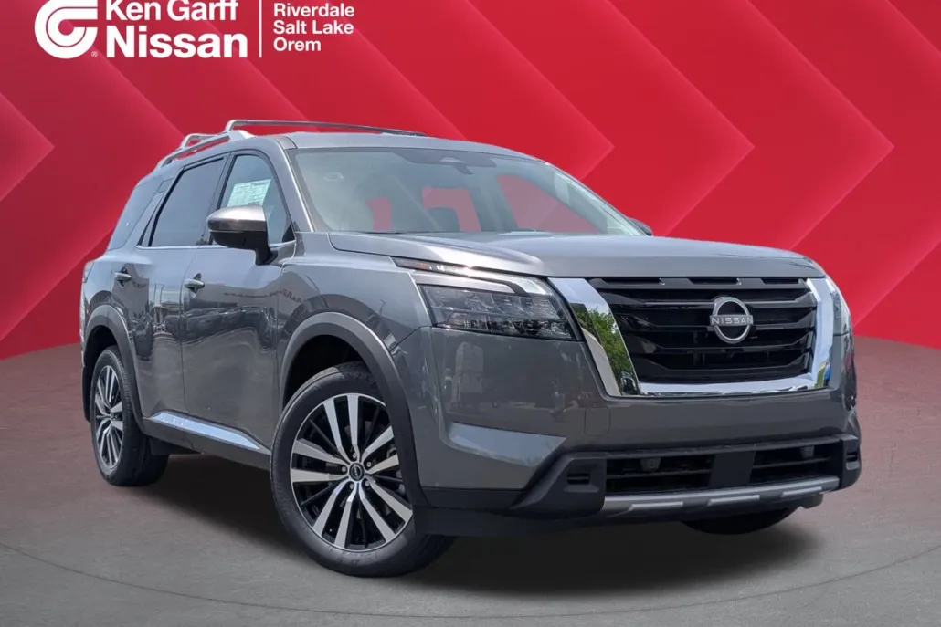 2025 Nissan Pathfinder Platinum photo 1