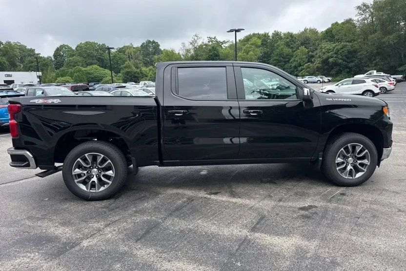 2025 Chevrolet Silverado 1500 LT photo 1