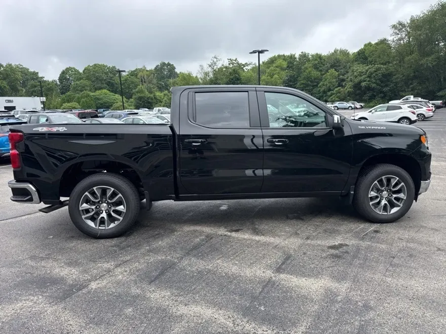 2025 Chevrolet Silverado 1500 LT photo 1