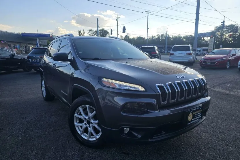 2016 Jeep Cherokee Latitude photo 1