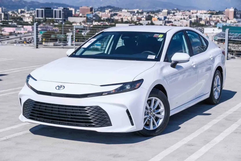 2025 Toyota Camry LE photo 1
