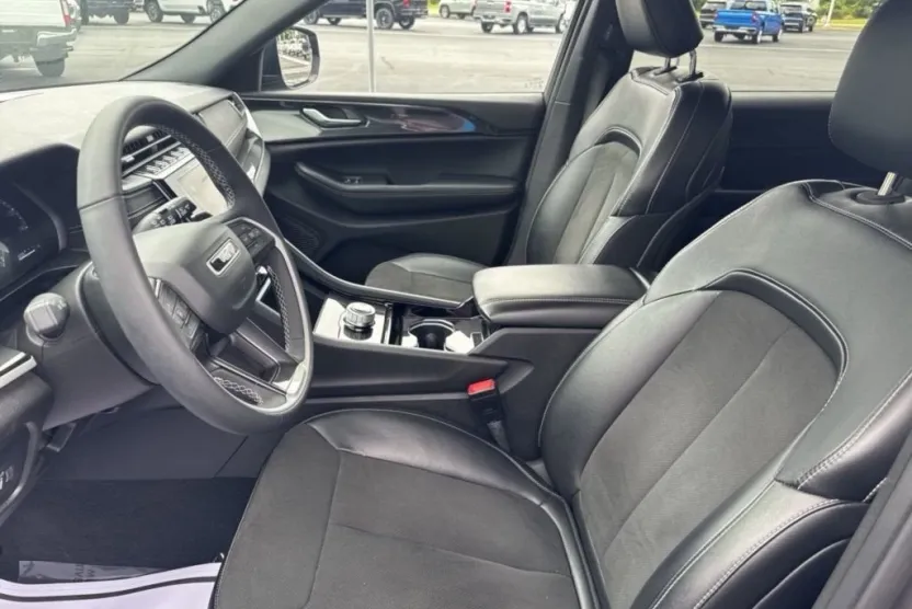 2023 Jeep Grand Cherokee Altitude photo 1