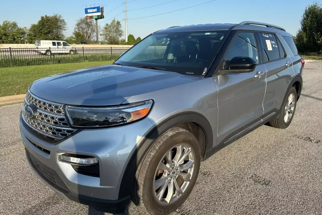 2023 Ford Explorer Limited photo 1