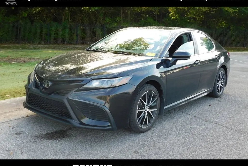 2021 Toyota Camry SE photo 1