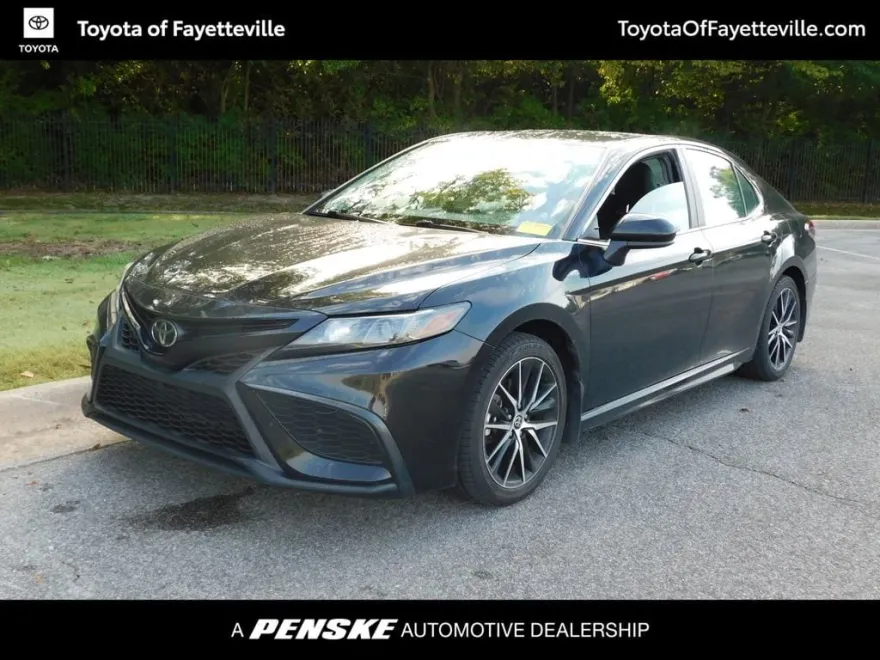 2021 Toyota Camry SE photo 1