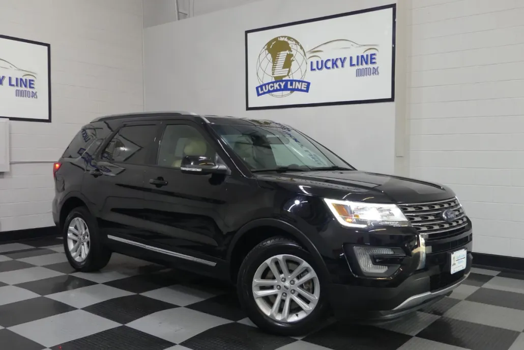 2016 Ford Explorer XLT photo 1