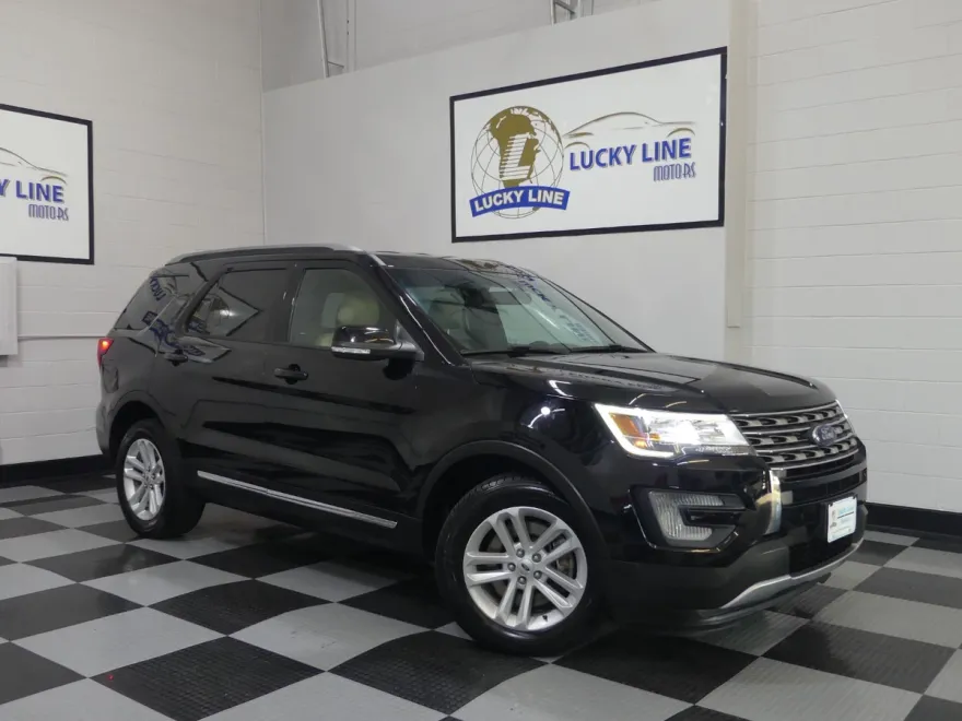 2016 Ford Explorer XLT photo 1