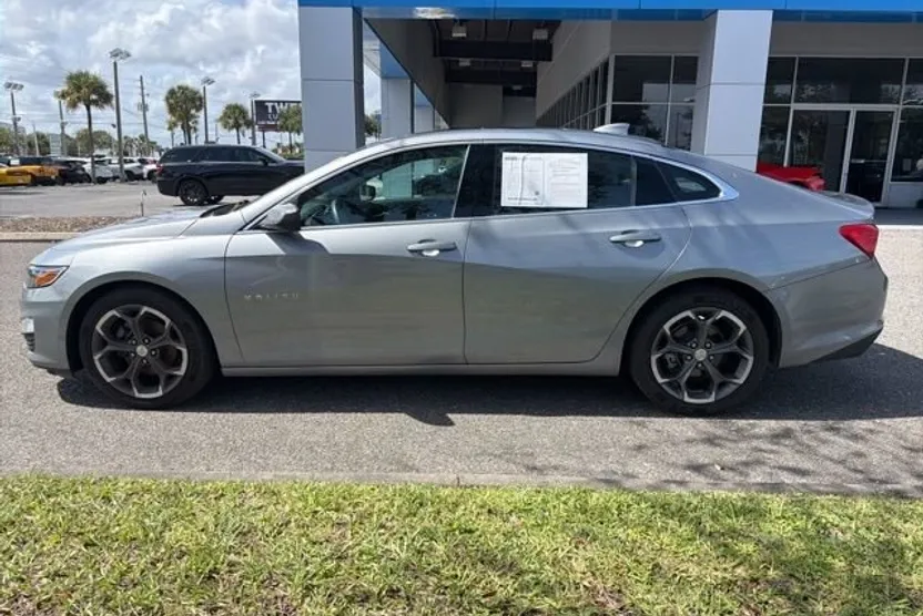2023 Chevrolet Malibu 1LT photo 1