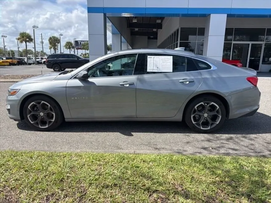 2023 Chevrolet Malibu 1LT photo 1