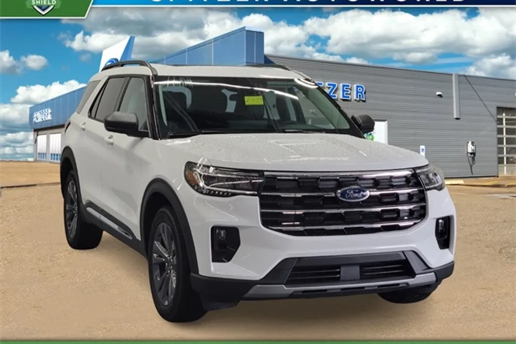 2025 Ford Explorer photo 1