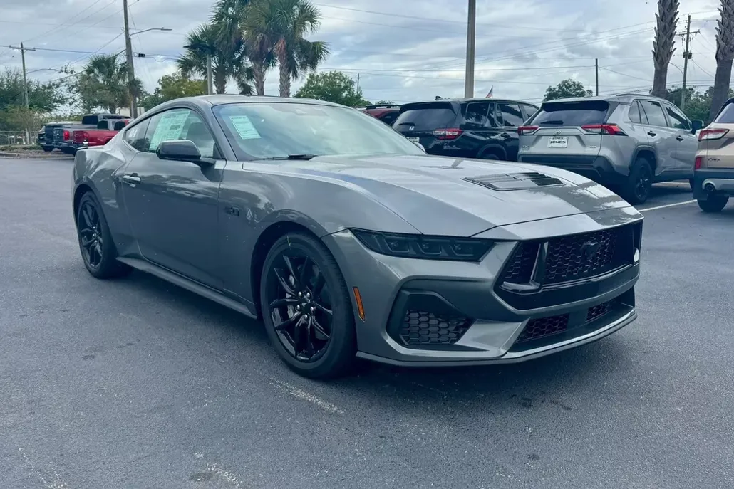 2025 Ford Mustang GT photo 1