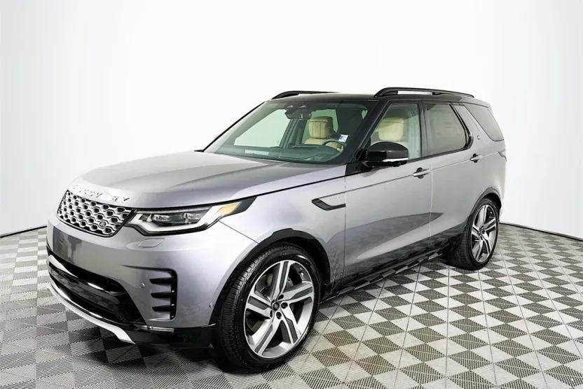 2026 Land Rover Discovery photo 1