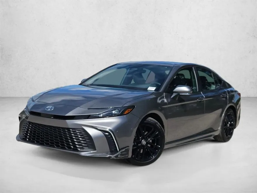 2025 Toyota Camry SE photo 1