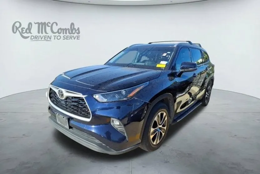 2022 Toyota Highlander XLE photo 1