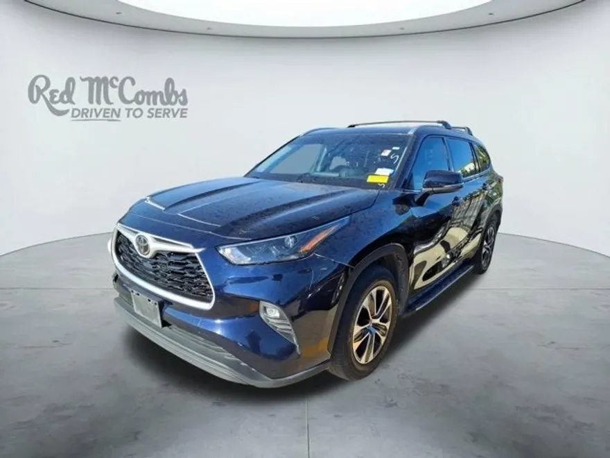 2022 Toyota Highlander XLE photo 1