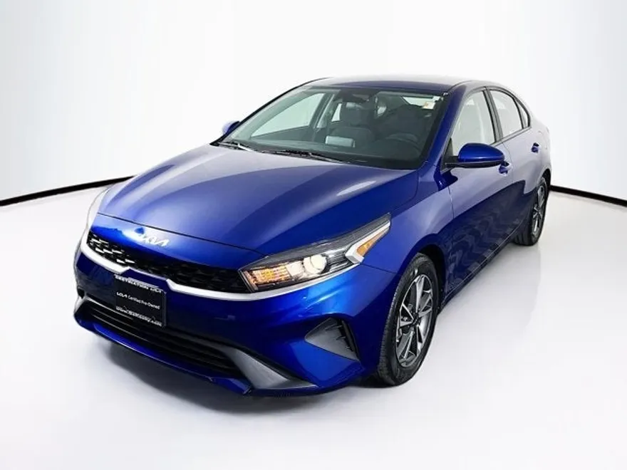 2023 Kia Forte LXS photo 1