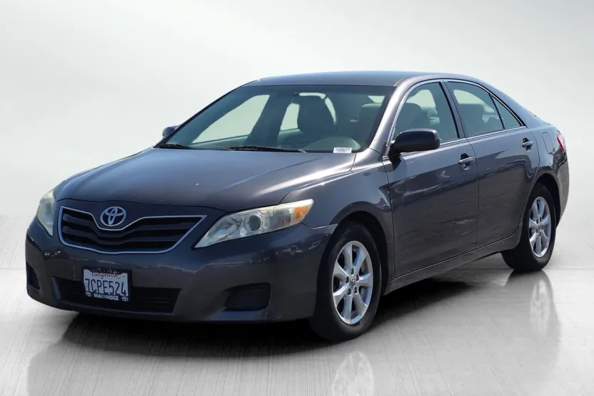 2011 Toyota Camry LE photo 1