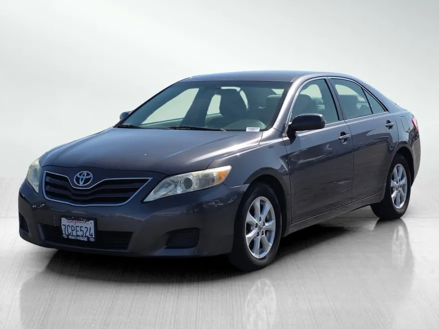 2011 Toyota Camry LE photo 1