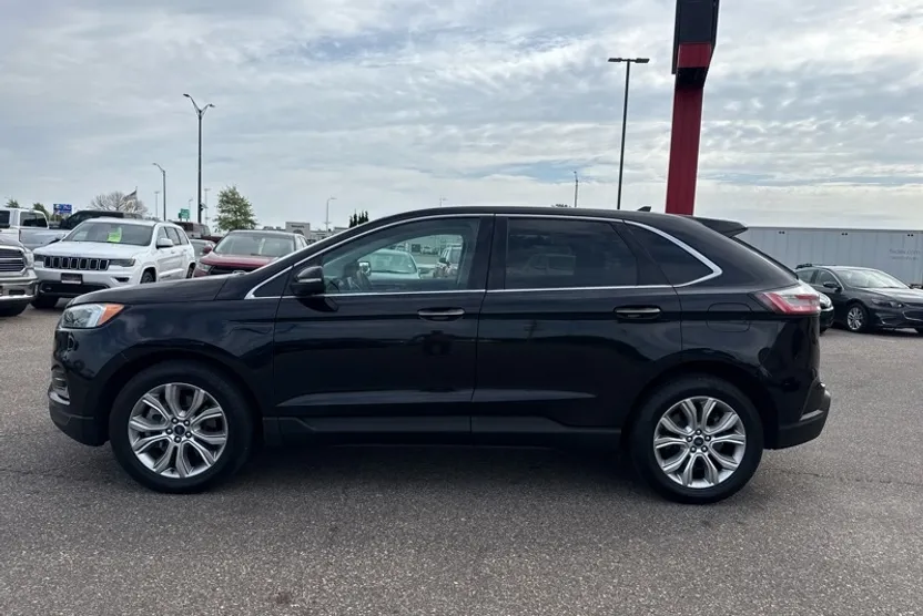 2022 Ford Edge Titanium photo 1